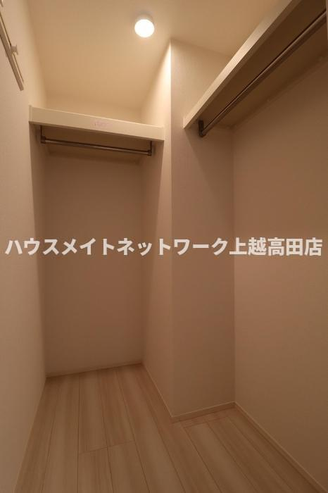 マウント.ナンバ　オータムの収納|ウォークインクローゼット