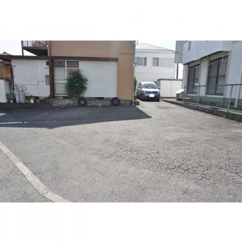 パレーシャル森島の駐車場