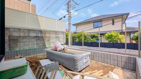 横浜市港北区錦が丘の新築一戸建の前面道路含む現地写真