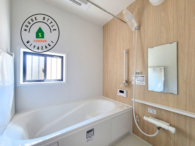 宮崎市熊野2期-4棟（C号棟）の浴室|1日の疲れを癒してくれる広々バスルーム。雨の日のお洗濯にも大活躍な浴室乾燥機付です！