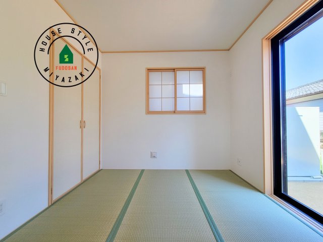 宮崎市熊野2期-4棟（C号棟）の和室|和室を上手に活用すると暮らし方の幅が広がります。例えば普段は開け放して、子供の小さいうちはお昼寝や遊びのスペースに。畳はソフトなので転んでもケガをしにくく安心です