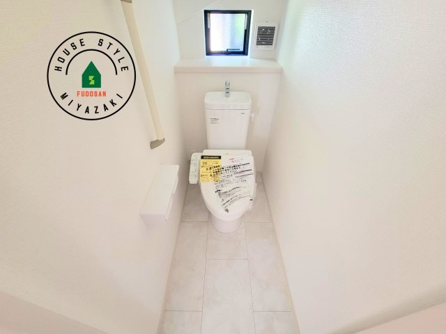 宮崎市熊野2期-4棟（D号棟）のトイレ|温水洗浄便座を完備しております。2ヶ所にトイレがあるのは朝の慌ただしい時間も安心です。