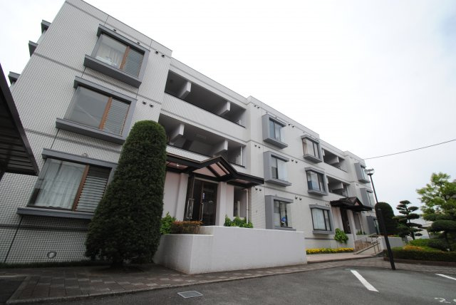 マンションアザレアA棟の外観