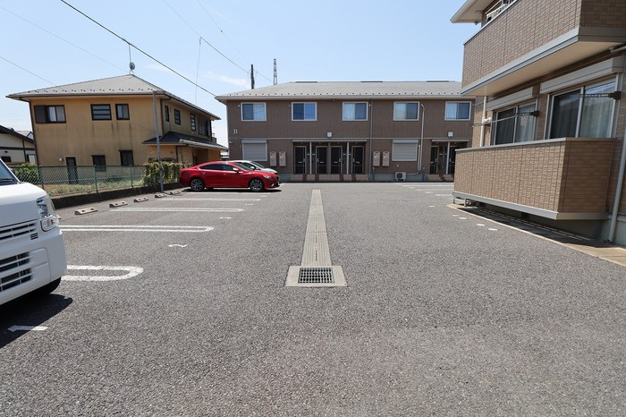 アムール岡崎Aの駐車場|駐車場完備です