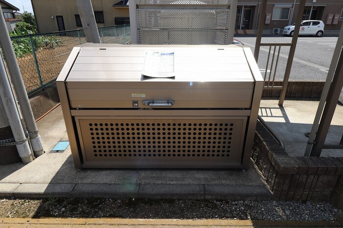 アムール岡崎Aのその他共用部分|敷地内にゴミ置き場があります。