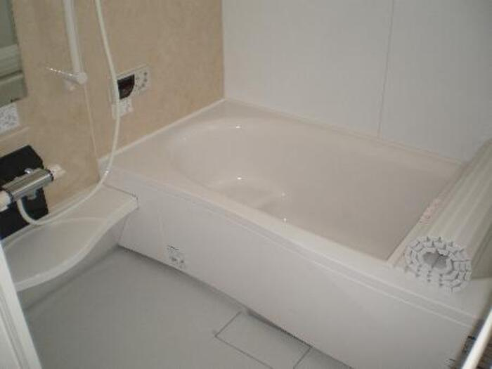 アムール岡崎Aの浴室|浴室乾燥機付き、追い焚き機能浴室です。