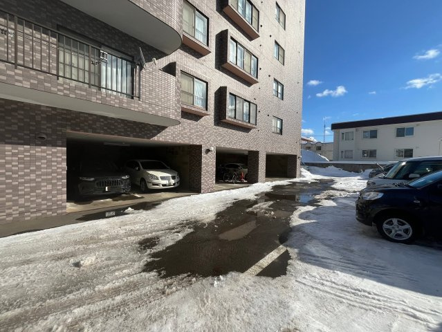 ライオンズマンション発寒中央の駐車場