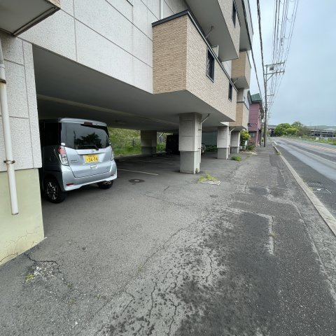 コーポハーバーの駐車場