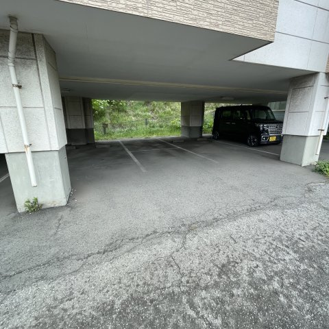 コーポハーバーの駐車場