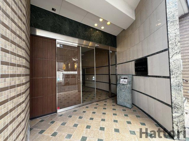 LaDouceur江坂のエントランス