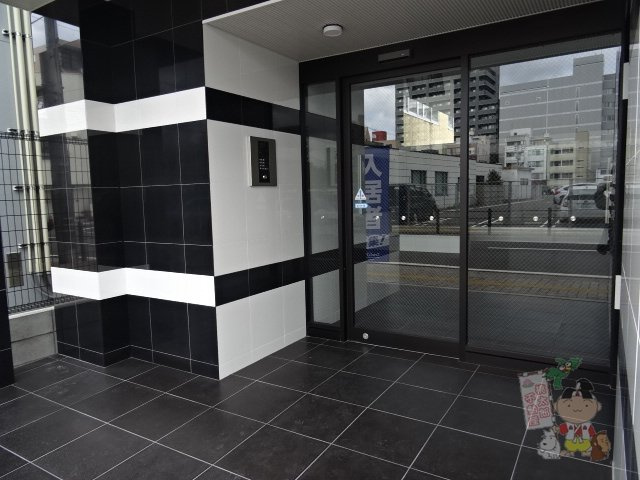 月光　岡山市役所前のエントランス
