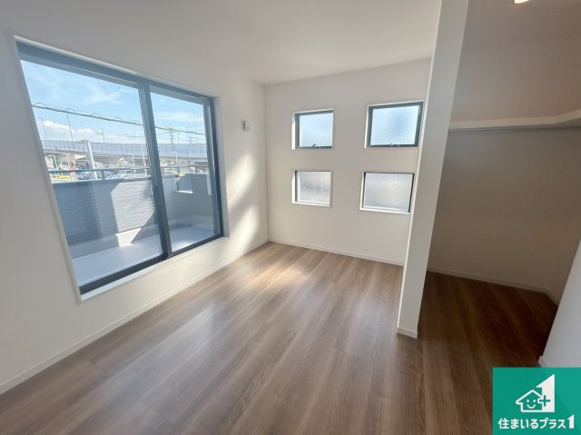 泉大津市助松町　第3期　新築一戸建ての洋室|シンプルな洋室は、自分好みのインテリアが楽しめます♪ご家族とインテリアや家具を選びに行くのは新築購入時の醍醐味の一つです。ぜひお楽しみください♪