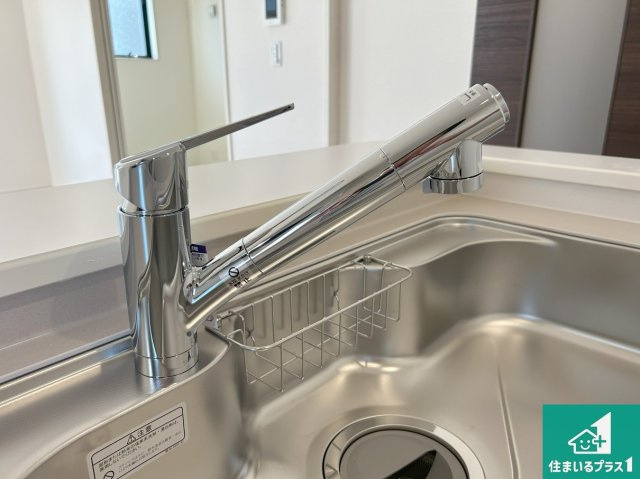 泉大津市助松町　第3期　新築一戸建ての設備|浄水器を内蔵！炊飯時、お茶を作る時に安心してお水を使えます！お湯と冷水、浄水と原水、シャワーの切替えもワンタッチです！