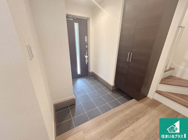 泉大津市助松町　第3期　新築一戸建ての玄関|シューズボックスにはたくさんの靴が収納できるので玄関周りはいつもスッキリ！ご家族が増えても安心！