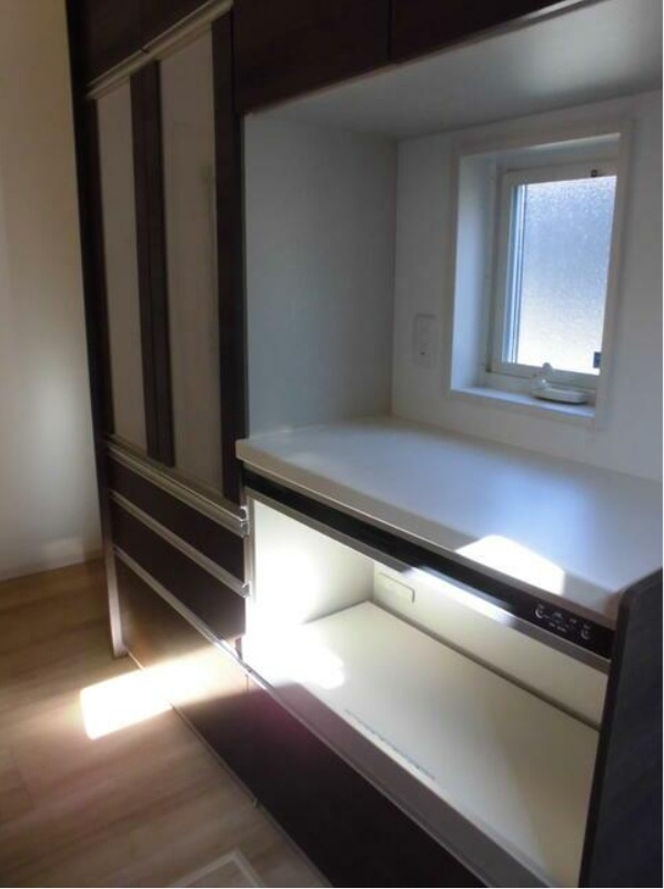千丁町中古戸建のキッチン|収納もたくさん
