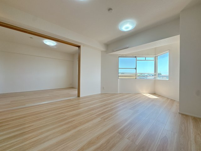 【居間・リビング】 | ロワールマンション和白Ⅴ☆仲介手数料無料☆ | インテリアコーディネーターが家具を配置していますので、観に来てください♪