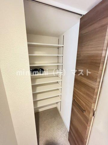 MELDIA CREST TAPP NAMBA-WESTの収納