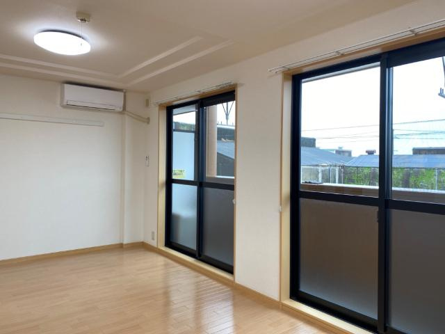 リトル　ビーチ　　刈谷市近郊の賃貸はクラスホームの居間・リビング|洋室