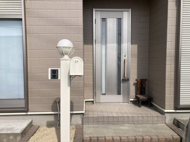 前橋市天川大島町オール電化中古住宅の玄関