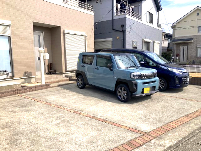 前橋市天川大島町オール電化中古住宅の駐車場