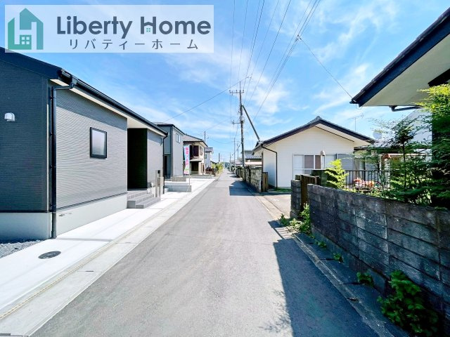 笠間市旭町第12　新築戸建　3号棟の前面道路含む現地写真