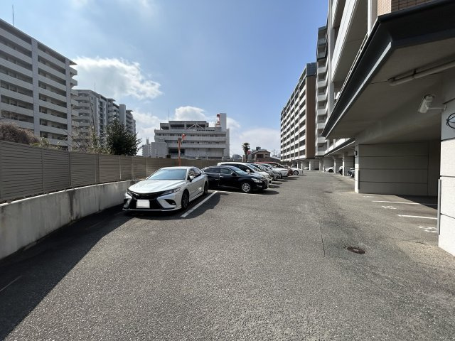 アーサー久留米グランセの駐車場