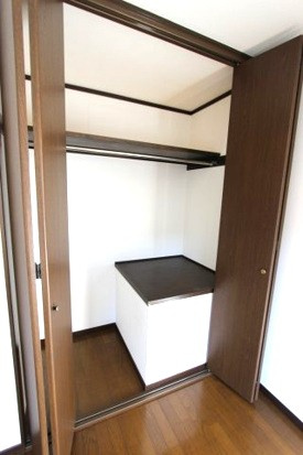 日下部北町１－７０貸家の収納