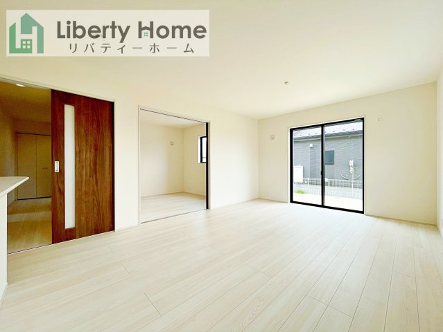 笠間市旭町第12　新築戸建　4号棟の居間・リビング