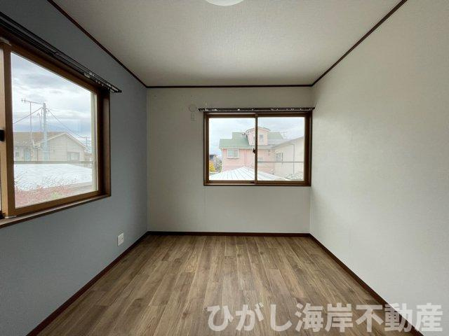 平塚市四之宮　中古戸建の寝室|2022年　フルリフォーム完了！　6帖　納戸