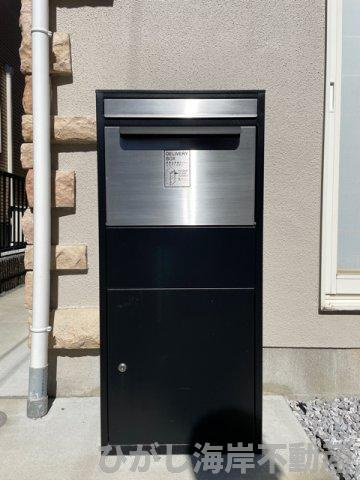 平塚市四之宮　中古戸建の庭|2022年　フルリフォーム完了！　宅配ボックス付機能門柱