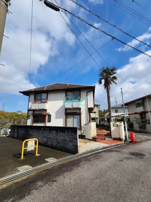 【外観】 | 日吉台１丁目 | 採光や風通しを考えて設計された間取り。優雅なひと時をお過ごしいただける筈です。