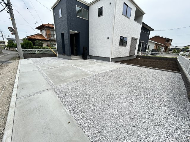 新築　藤岡市本郷第6　Livele  Garden.S 　１号棟の駐車場|現地写真　駐車スペースは並列2台+1台分可能です！
