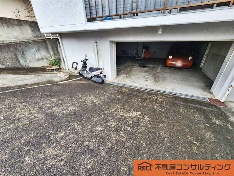 六甲ロイヤルの駐車場