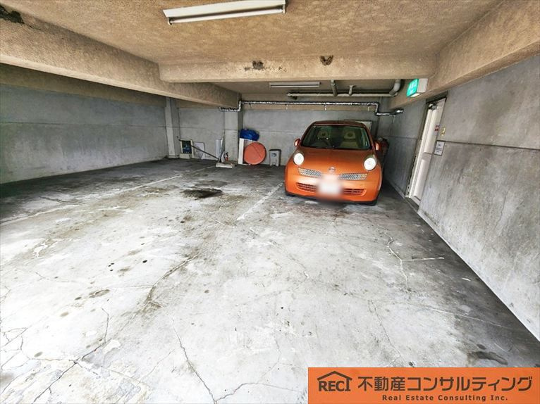 六甲ロイヤルの駐車場