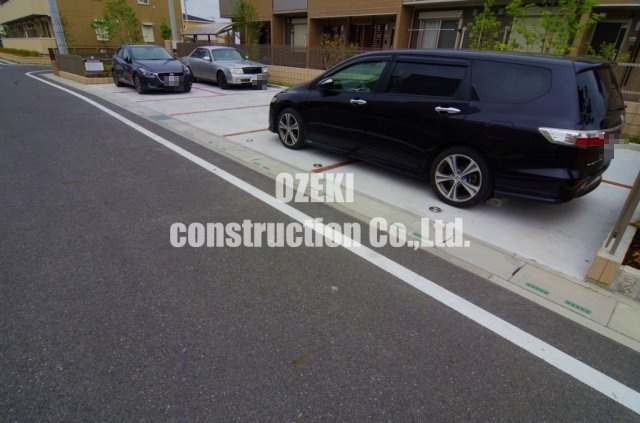 メゾンフォーレの駐車場