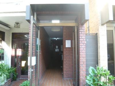 【エントランス】 | 小阪ロイヤルハイツ（河内小阪賃貸） | ゆとりのあるエントランスです