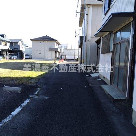 ６６２７１　岐阜市加納鉄砲町３丁目土地の前面道路含む現地写真