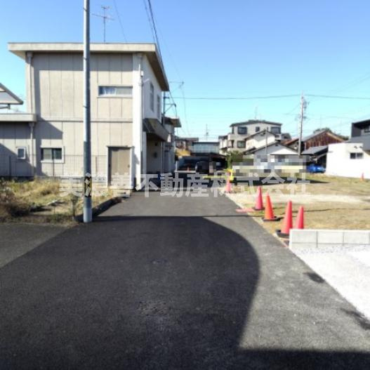 ６６２７１　岐阜市加納鉄砲町３丁目土地の前面道路含む現地写真