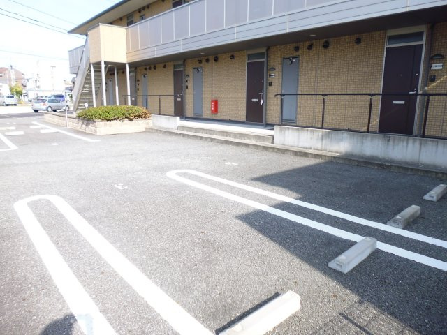 アゼリアコートの駐車場