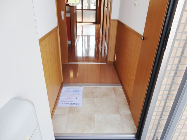 アゼリアコートの玄関
