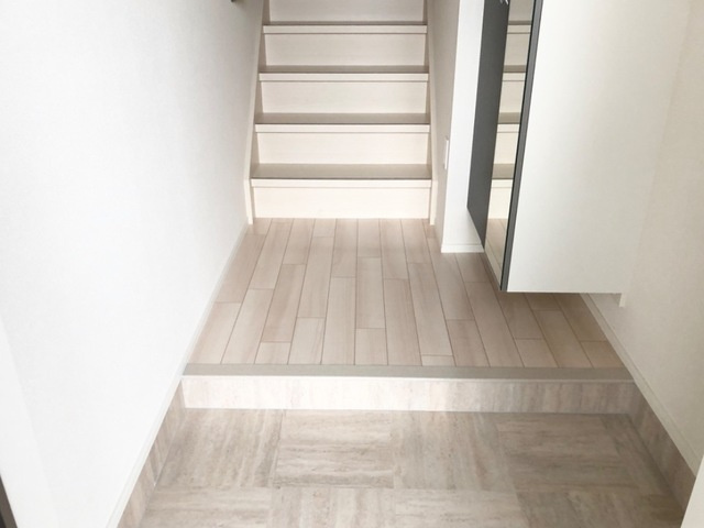 トリアフォスⅡの玄関