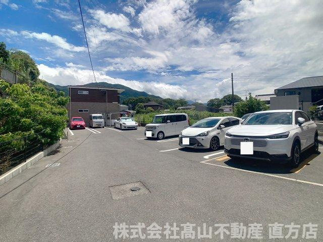 北九州市八幡西区茶屋の原１丁目のアパートの駐車場