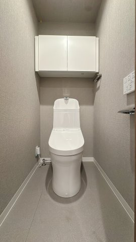 【トイレ】 | 朝日プラザ大橋南☆仲介手数料無料☆ | 手洗い一体型のトイレは節水効果があり、環境にもお財布にも優しい人気のタイプです。もちろんウォシュレット機能も完備しています。