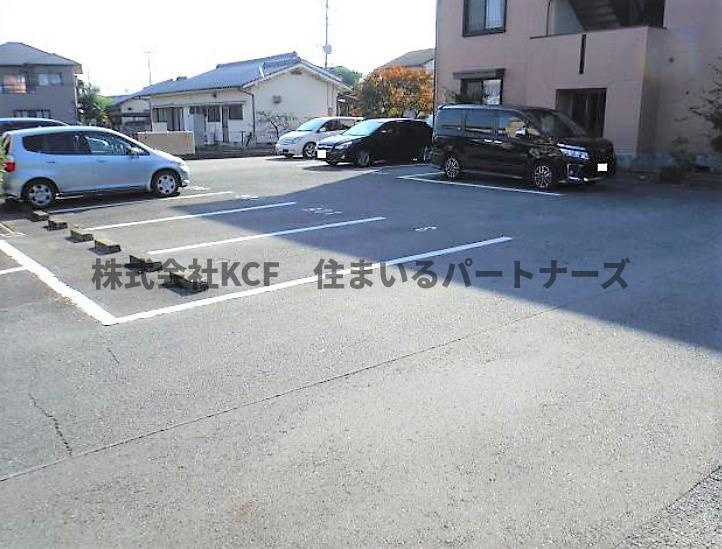 ドミールパーク江崎の駐車場|駐車場完備です