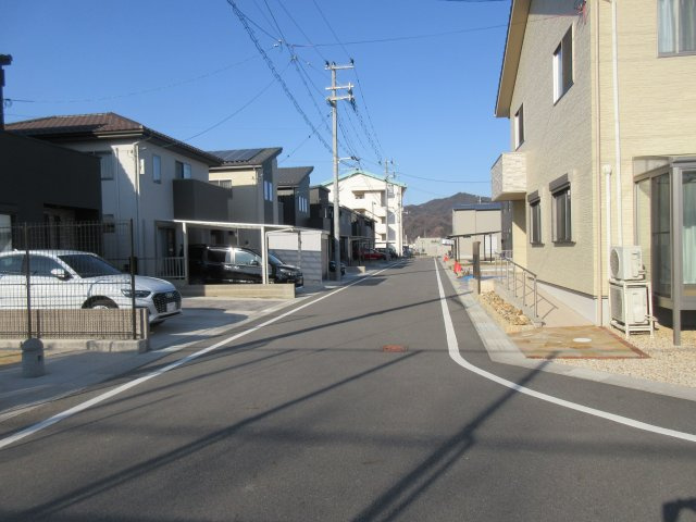 甲西駅前17区画の前面道路含む現地写真