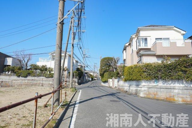 藤沢市片瀬山１丁目戸建ての前面道路含む現地写真|前面道路含む現地写真です