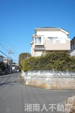 藤沢市片瀬山１丁目戸建ての前面道路含む現地写真|前面道路含む現地写真です