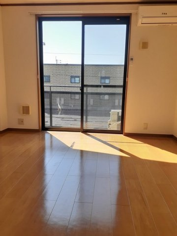 カーサ・ソレイユ三番館の居間・リビング