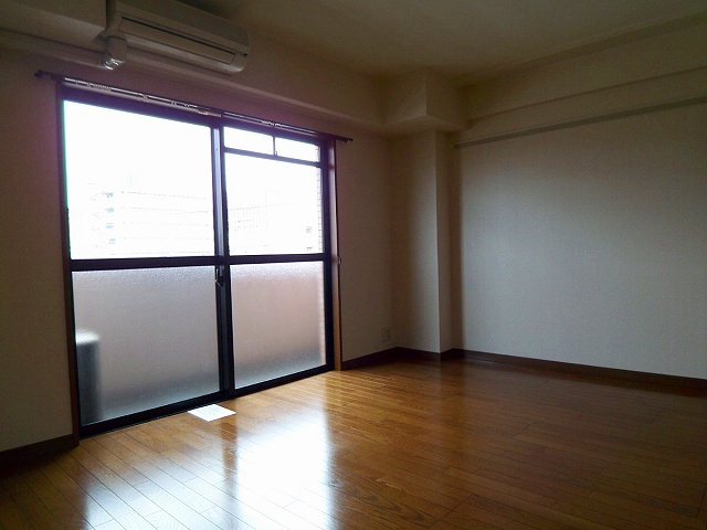 セレナ東甲子園の居間・リビング