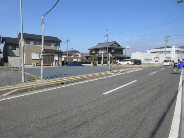甲西駅前2区画の前面道路含む現地写真